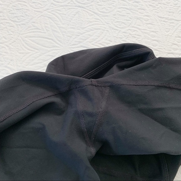 Athleta Women’s Chaturanaga Capri Crop Leggings (21" Inseam), Black - Picture 5 of 7